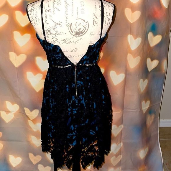 🔥NWT🔥ROMEO & JULIET🔥BLACK/EMERALD LACE DRESS🔥 - Picture 6 of 8